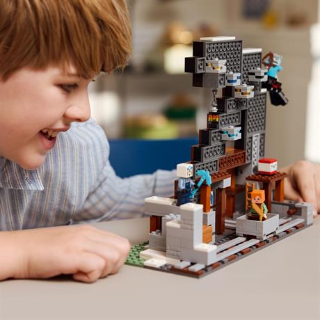 Конструктор LEGO Minecraft Шахта Кайло 530 деталей (21277) - фото 3