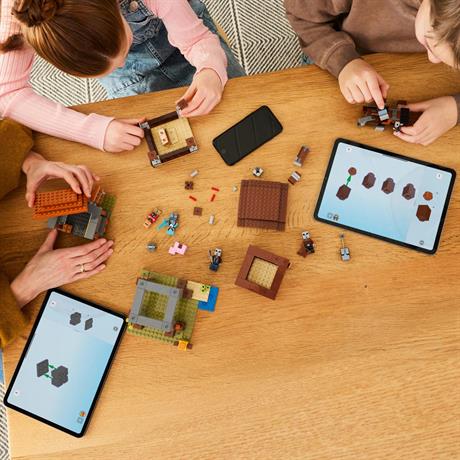 Конструктор LEGO Minecraft Аванпост розбійників і спустошувач 665 деталей (21278) - фото 3