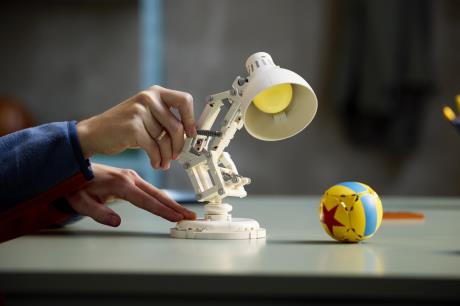 Конструктор LEGO® Ideas | Disney Pixar Luxo Jr. Конструктор моделі. (21357) - фото 7