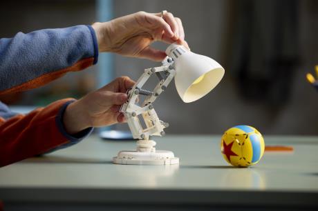 Конструктор LEGO® Ideas | Disney Pixar Luxo Jr. Конструктор моделі. (21357) - фото 9