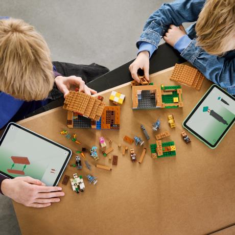 Конструктор LEGO® Minecraft® Напад викликача на село Іграшка Набір, 607 деталей (21596) - фото 0