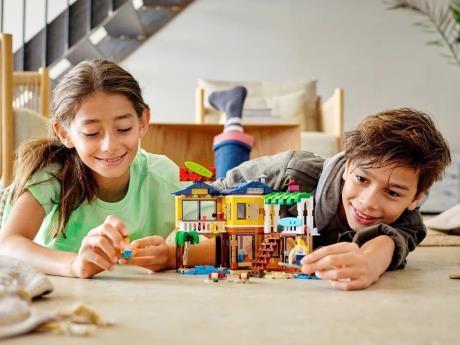 Конструктор LEGO Creator Пляжний будиночок серферів 564 деталі (31118) - фото 0