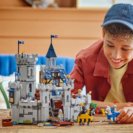 Конструктор LEGO Creator Середньовічний замок із лицарем на коні (31168) - фото 2