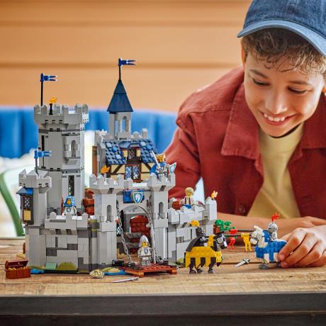 Конструктор LEGO Creator Середньовічний замок із лицарем на коні (31168) - фото 7