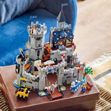 Конструктор LEGO Creator Середньовічний замок із лицарем на коні (31168) - фото 8