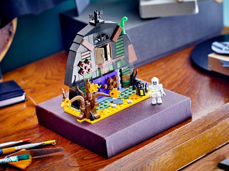 Конструктор LEGO Icons Гелловінська комора 205 деталей (40721) - фото 4