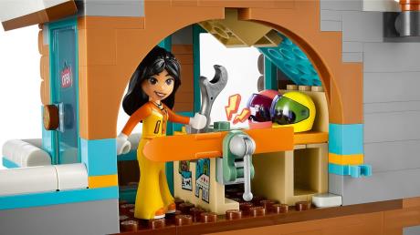 Конструктор LEGO Friends Святкова гірськолижна траса й кафе 980 деталей (41756) - фото 0
