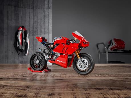 Конструктор LEGO Technic Ducati Panigale V4 R 0 646 деталі (42107) - фото 0