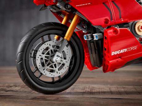 Конструктор LEGO Technic Ducati Panigale V4 R 0 646 деталі (42107) - фото 0