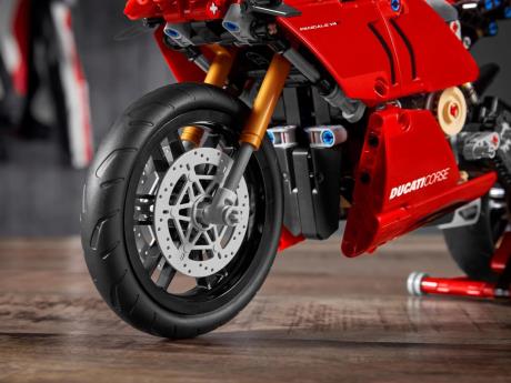 Конструктор LEGO Technic Ducati Panigale V4 R 0 646 деталі (42107) - фото 0