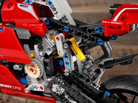 Конструктор LEGO Technic Ducati Panigale V4 R 0 646 деталі (42107) - фото 0
