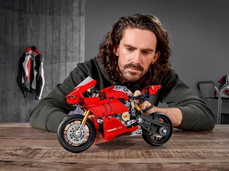 Конструктор LEGO Technic Ducati Panigale V4 R 0 646 деталі (42107) - фото 0