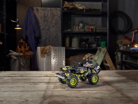 Конструктор LEGO Techniс Monster Jam Grave Digger 212 деталей (42118) - фото 0