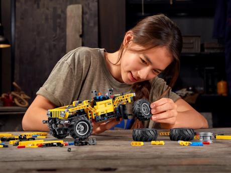 Конструктор LEGO Technic Jeep Wrangler 665 деталей (42122) - фото 0