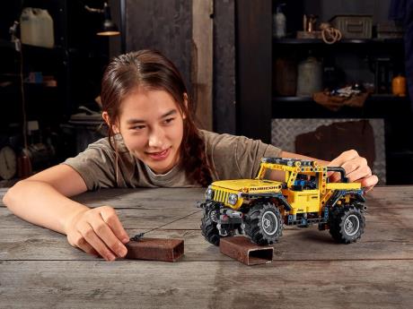 Конструктор LEGO Technic Jeep Wrangler 665 деталей (42122) - фото 0
