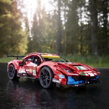 Конструктор LEGO Technic Ferrari 488 GTE AF Corse #51 1677 деталей (42125) - фото 0