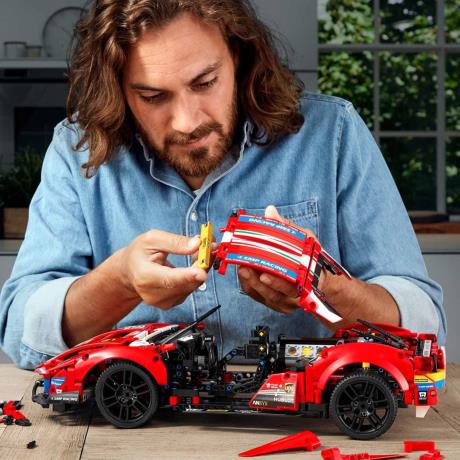 Конструктор LEGO Technic Ferrari 488 GTE AF Corse #51 1677 деталей (42125) - фото 0