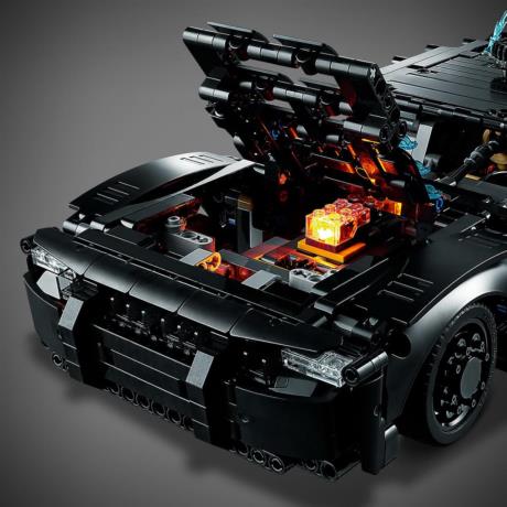 Конструктор LEGO Technic Бетмен: Бетмобіль 1360 деталей (42127) - фото 0