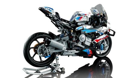 Конструктор LEGO Techniс BMW M 1000 RR 1920 деталей (42130) - фото 0