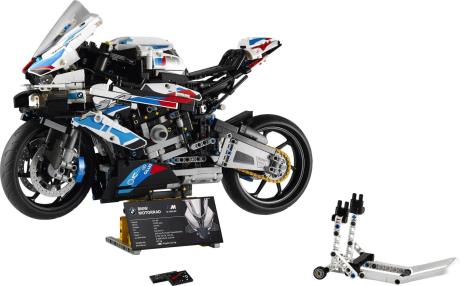 Конструктор LEGO Techniс BMW M 1000 RR 1920 деталей (42130) - фото 0