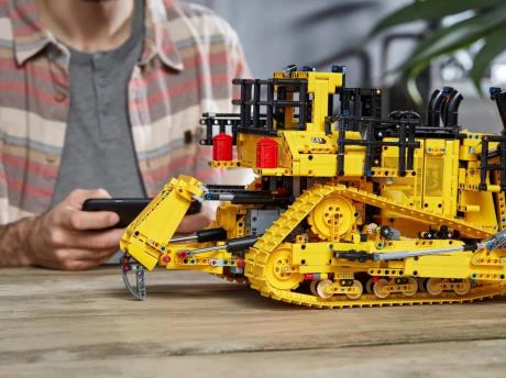Конструктор LEGO Techniс Бульдозер Cat D11 на пульті управління 3854 деталі (42131) - фото 0