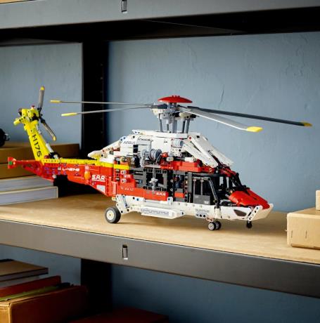 Конструктор LEGO Techniс Рятувальний гелікоптер Airbus H175 2001 деталь (42145) - фото 0