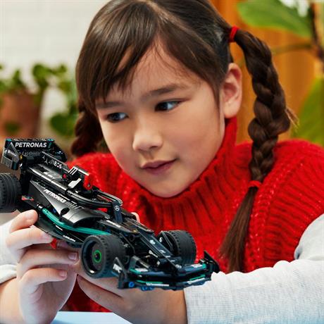 Конструктор LEGO Technic Mercedes-AMG F1 W14 E Performance Pull-Back 240 деталей (42165) - фото 7