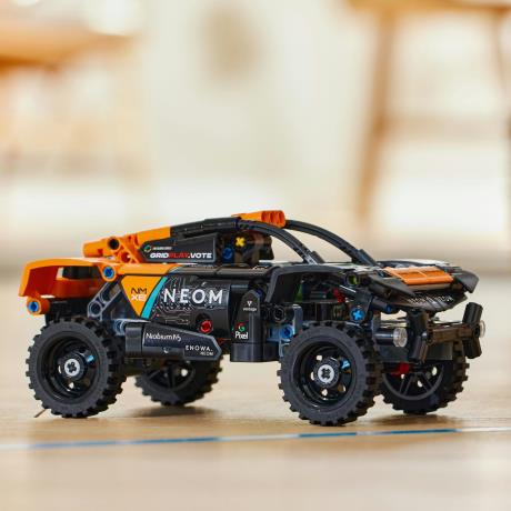 Конструктор LEGO Technic Гоночный автомобиль NEOM McLaren Extreme E 252 детали (42166) - фото 7