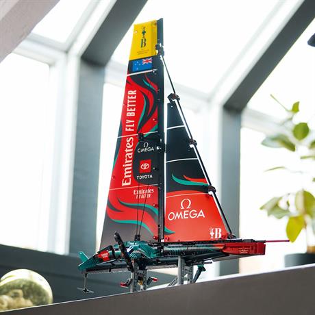 Конструктор LEGO Technic Яхта Emirates Team New Zealand AC75 962 деталі (42174) - фото 7