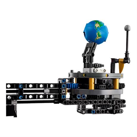 Конструктор LEGO Technic Земля та Місяць на орбіті 526 деталей (42179) - фото 5