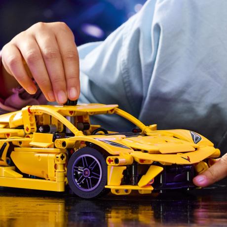 Конструктор LEGO Technic Chevrolet Corvette Stingray 732 деталі (42205) - фото 7