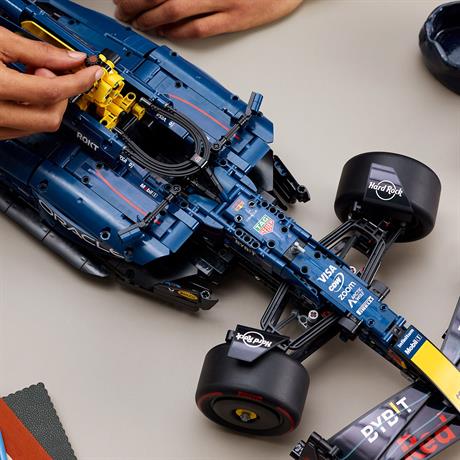 Конструктор LEGO Technic Автомобіль F1 Oracle Red Bull Racing RB20, 1639 деталей (42206) - фото 8