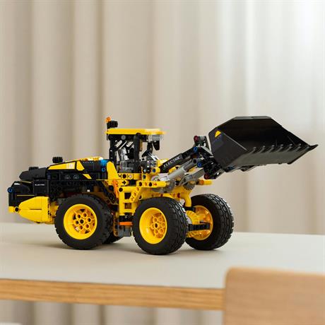 Конструктор LEGO Technic Колісний навантажувач Volvo L120 Electric 973 деталі (42209) - фото 14