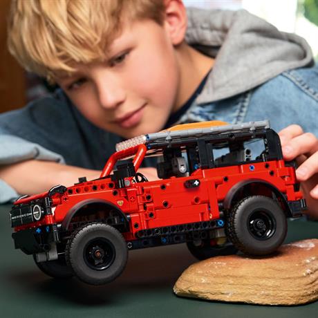 Конструктор LEGO Technic Позашляховик Ford Bronco SUV 943 деталі (42213) - фото 5