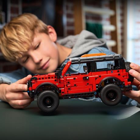 Конструктор LEGO Technic Позашляховик Ford Bronco SUV 943 деталі (42213) - фото 9