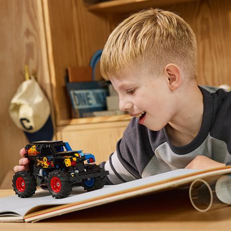Конструктор LEGO Technic Monster Jam™ Grave Digger™ Вогонь і лід 263 Деталі (42219) - фото 3