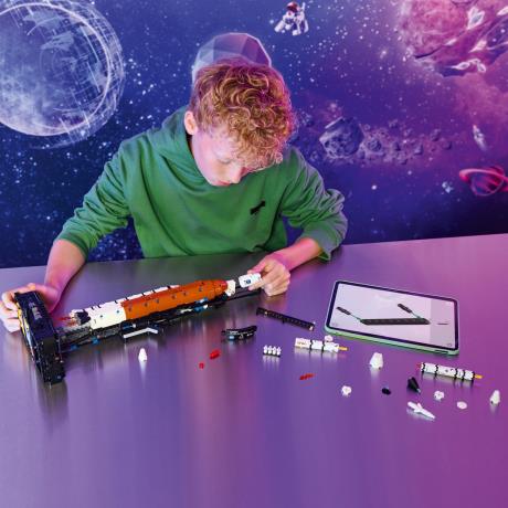 Конструктор LEGO Technic Ракета із системою космічного запуску NASA Artemis 632 Деталі (42221) - фото 6