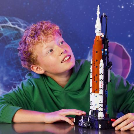 Конструктор LEGO Technic Ракета із системою космічного запуску NASA Artemis 632 Деталі (42221) - фото 6