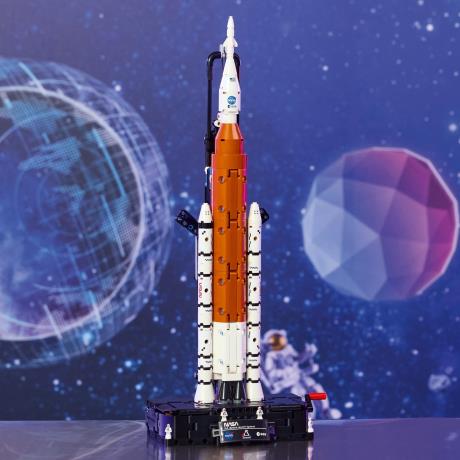 Конструктор LEGO Technic Ракета із системою космічного запуску NASA Artemis 632 Деталі (42221) - фото 6