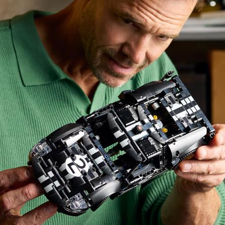 Конструктор LEGO Technic Автомобиль для гонки Ford GT40 MKII 1966 года 793 Детали (42223) - фото 6