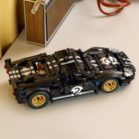 Конструктор LEGO Technic Автомобиль для гонки Ford GT40 MKII 1966 года 793 Детали (42223) - фото 6