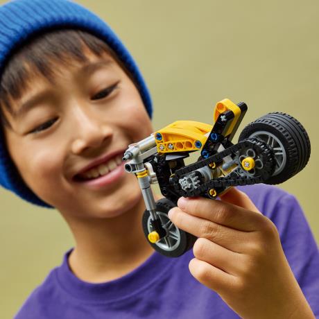 Конструктор LEGO Technic  Жовтий мотоцикл 151 Деталь  (42225) - фото 13