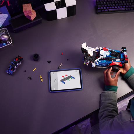 Конструктор LEGO® Technic Автомобиль для гонок BMW M4 GT3 EVO 747 деталей (42226) - фото 5