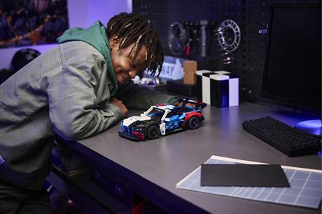 Конструктор LEGO® Technic Автомобиль для гонок BMW M4 GT3 EVO 747 деталей (42226) - фото 6