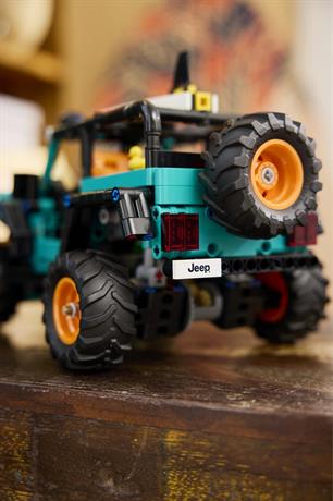 Конструктор LEGO® Technic Внедорожник Jeep® Wrangler Rubicon 723 детали  (42227) - фото 14