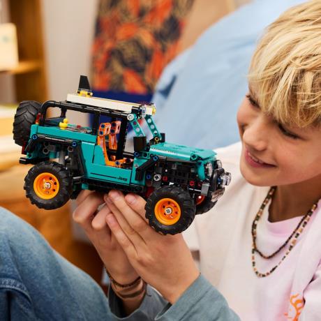 Конструктор LEGO® Technic Внедорожник Jeep® Wrangler Rubicon 723 детали  (42227) - фото 25