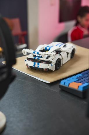 Конструктор Спорткар Dodge Viper GTS-R LEGO® Technic  (42234) - фото 7