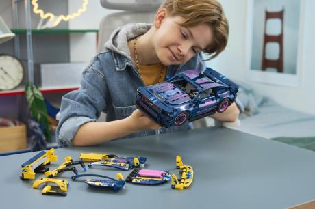 Конструктор LEGO® Technic Тюнінг-гараж з автомобілем Ford Mustang GT  Іграшка (42236) - фото 4