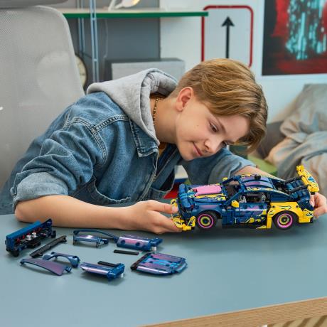 Конструктор LEGO® Technic Тюнінг-гараж з автомобілем Ford Mustang GT  Іграшка (42236) - фото 7
