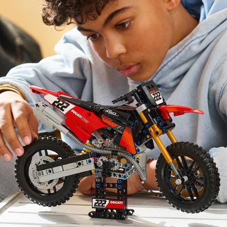 Конструктор LEGO® Technic Мотоцикл Ducati Desmo450 MX Factory (42238) - фото 6